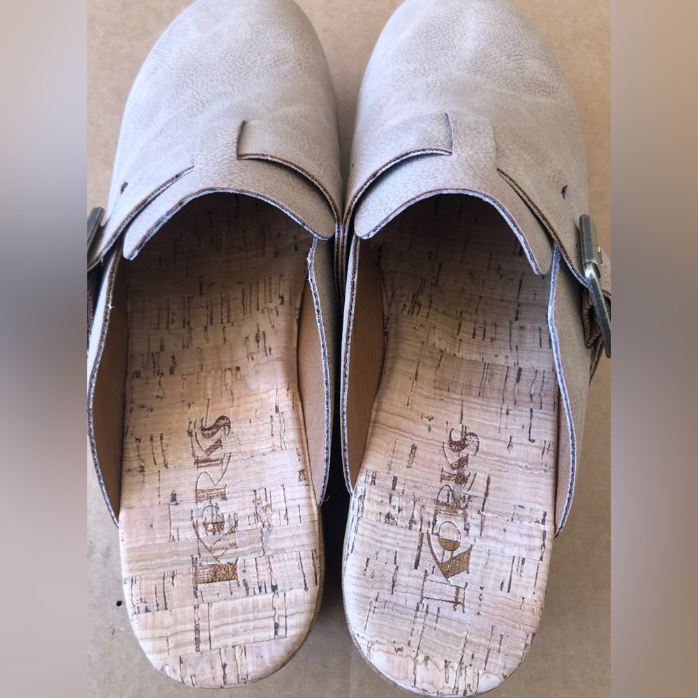 Kork Ease Clogs